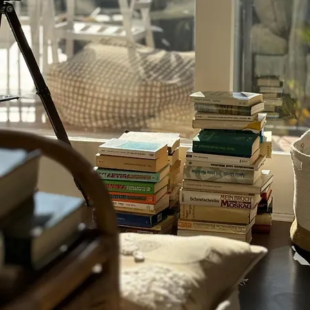 Artsy Italian Retreat With Stunning Views! Appartement