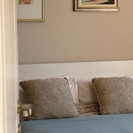 Artsy Italian Retreat With Stunning Views! Appartement *