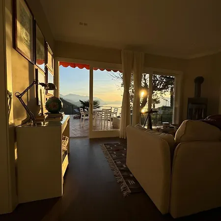 Artsy Italian Retreat With Stunning Views! Agra