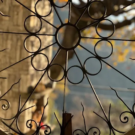 Artsy Italian Retreat With Stunning Views! Appartement