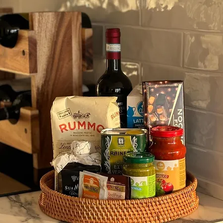 Artsy Italian Retreat With Stunning Views! Appartement Agra