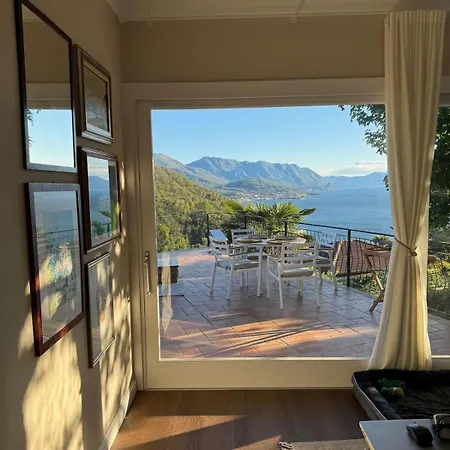 Artsy Italian Retreat With Stunning Views! Appartement *