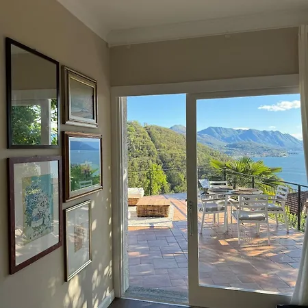 Artsy Italian Retreat With Stunning Views! Appartement