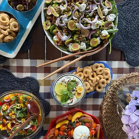 Appartement Artsy Italian Retreat With Stunning Views!