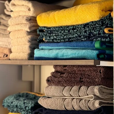 Artsy Italian Retreat With Stunning Views! Appartement Agra