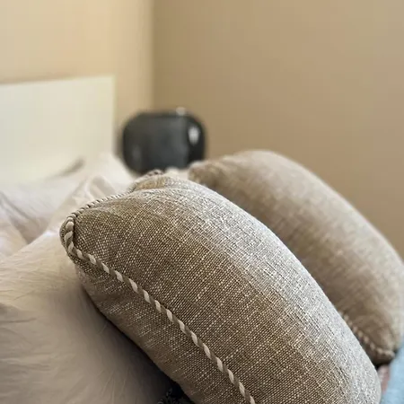 Artsy Italian Retreat With Stunning Views! Appartement *