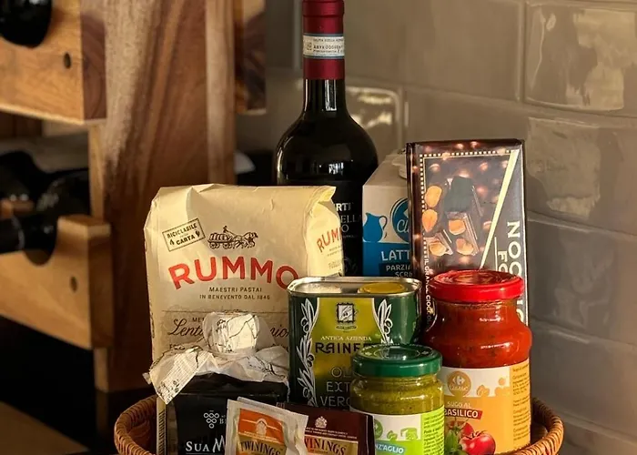 Artsy Italian Retreat With Stunning Views! 아파트 Agra