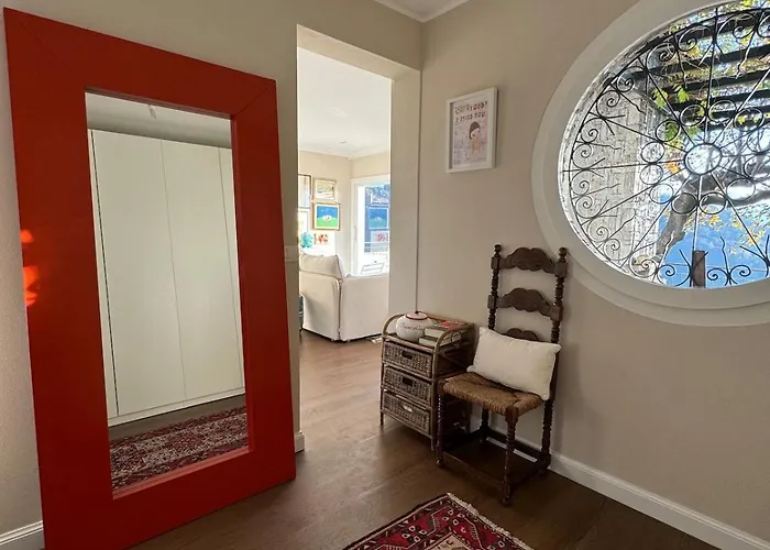 Artsy Italian Retreat With Stunning Views! * Agra