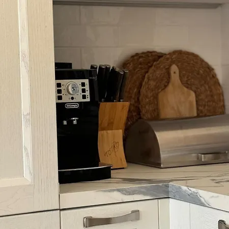 Apartman Artsy Italian Retreat With Stunning Views! *