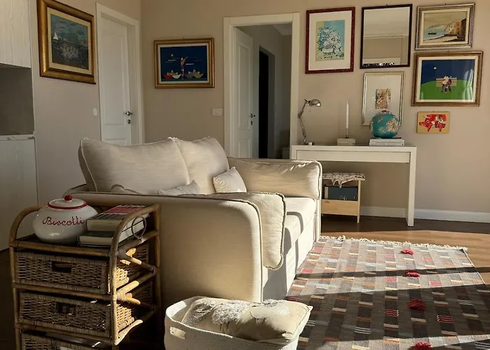 Artsy Italian Retreat With Stunning Views! Apartament