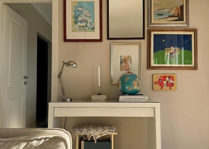 Apartament Artsy Italian Retreat With Stunning Views!