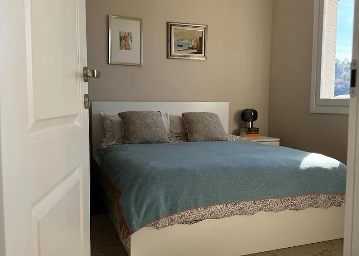 Artsy Italian Retreat With Stunning Views! Apartament Agra