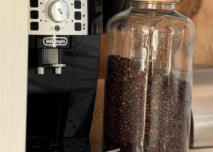 Artsy Italian Retreat With Stunning Views! Agra