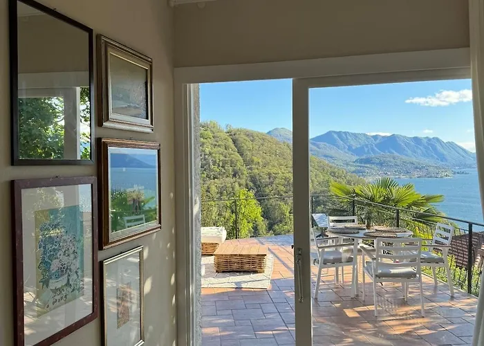 Artsy Italian Retreat With Stunning Views! Apartament