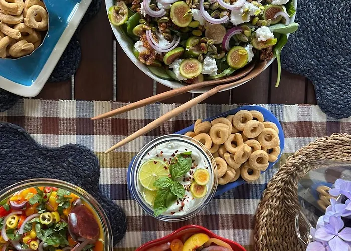 Apartament Artsy Italian Retreat With Stunning Views!